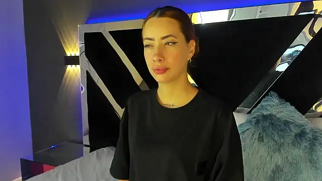 LolaGray   online show from 01/18/26, 05:39