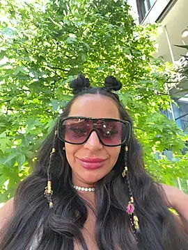 Snapshot of sweetxlayla chatting on 06/15/26, 05:59 sweetxlayla online show from 06/15/26, 05:59