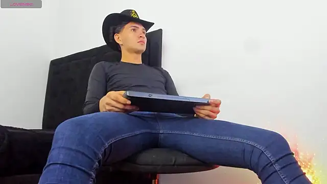 camilo model online show from 03/01/26, 02:57