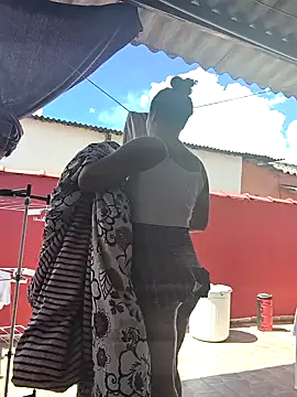 Snapshot of Larissinha015 chatting on 01/07/26, 05:37 Larissinha015 online show from 01/07/26, 05:37