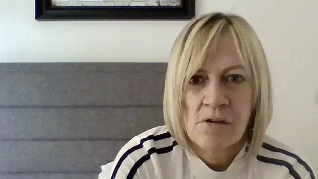 Snapshot of Milfshake227 chatting on 03/01/26, 04:20 Milfshake227 online show from 03/01/26, 04:20