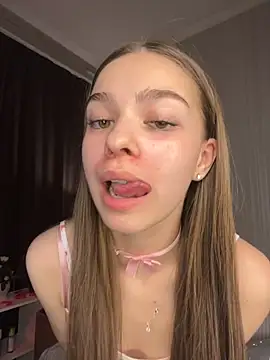 Snapshot of SkylineBliss chatting on 02/14/26, 01:57 SkylineBliss online show from 02/14/26, 01:57