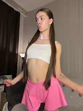 Snapshot of SkylineBliss chatting on 03/03/26, 01:34 SkylineBliss online show from 03/03/26, 01:34