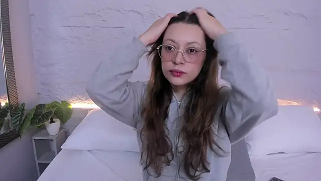 lanna 18  online show from 03/16/26, 11:47