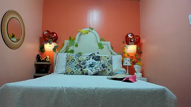 Dalila Najjar  online show from 04/18/26, 02:43