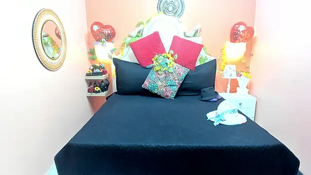Dalila Najjar  online show from 05/15/26, 02:24