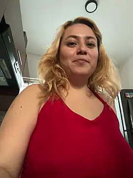 Snapshot of Lililuxx chatting on 02/22/26, 12:01 Lililuxx online show from 02/22/26, 12:01