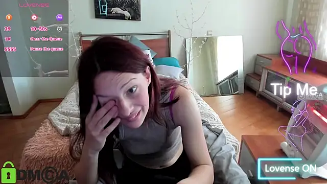 Lily Viola online show from 05/01/26, 07:46