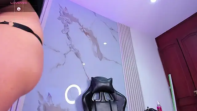 NatashaTaylor1 online show from 04/21/26, 02:51