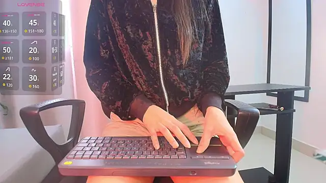 Snapshot of saray_reesee chatting on 01/12/26, 08:14 saray reesee online show from 01/12/26, 08:14