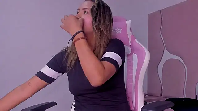 Snapshot of sharithasm chatting on 02/18/26, 08:38 sharithasm online show from 02/18/26, 08:38