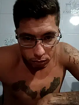 Snapshot of cats_sex chatting on 01/12/26, 04:18 cats sex online show from 01/12/26, 04:18