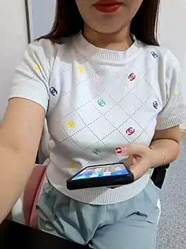 Snapshot of Avelyn-n chatting on 02/27/26, 08:14 Avelyn-n online show from 02/27/26, 08:14