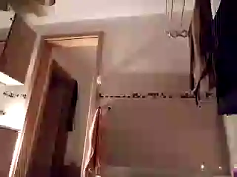 Snapshot of Erz84 chatting on 02/14/25, 02:28 Erz84 online show from 02/14/25, 02:28