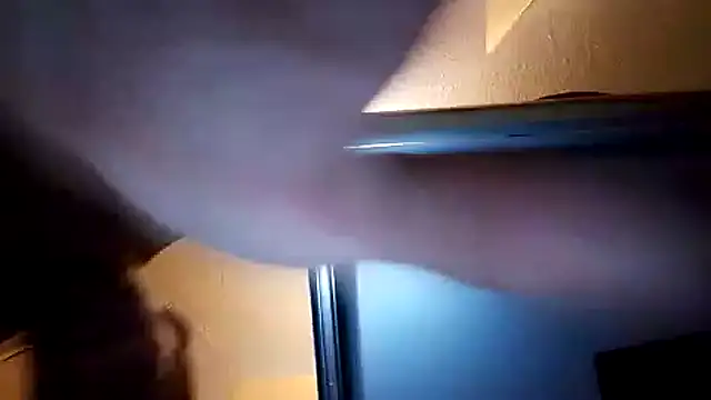 Snapshot of Erz84 chatting on 10/09/25, 10:41 Erz84 online show from 10/09/25, 10:41