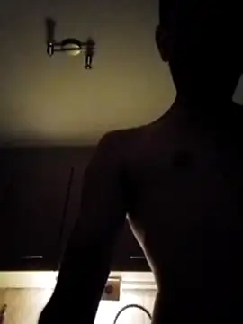 Snapshot of Erz84 chatting on 10/16/25, 08:54 Erz84 online show from 10/16/25, 08:54