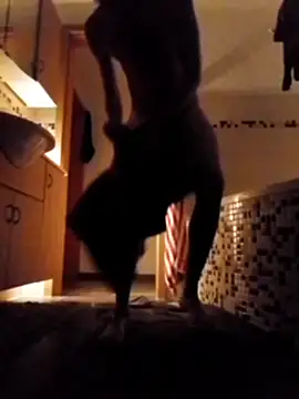 Snapshot of Erz84 chatting on 10/22/25, 09:58 Erz84 online show from 10/22/25, 09:58