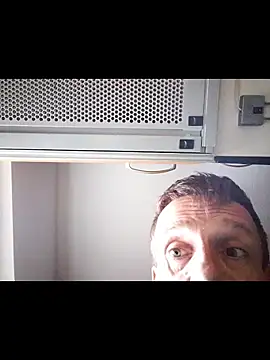 Snapshot of Erz84 chatting on 12/05/25, 10:57 Erz84 online show from 12/05/25, 10:57