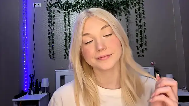 Snapshot of LlsabethHaze chatting on 01/08/26, 05:04 LlsabethHaze online show from 01/08/26, 05:04