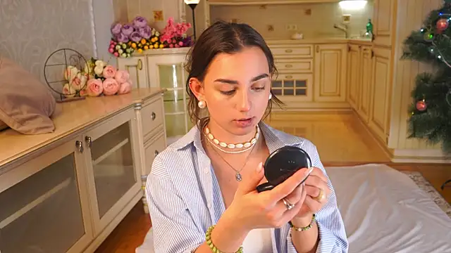 MinnaShummon online show from 01/10/26, 10:17