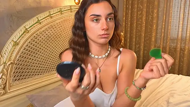 MinnaShummon online show from 01/11/26, 09:58