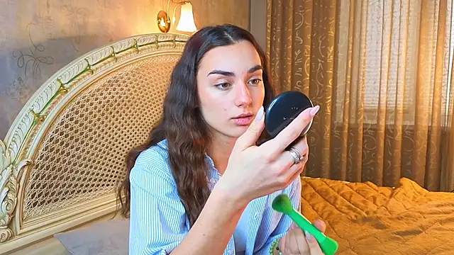 MinnaShummon online show from 01/12/26, 10:09