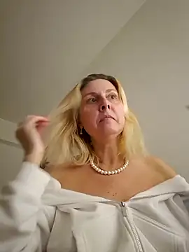 Amelia9798 online show from 03/02/26, 07:32