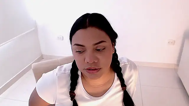 Snapshot of isabelateran chatting on 07/17/26, 06:57 isabelateran online show from 07/17/26, 06:57