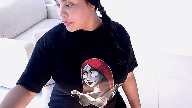 Snapshot of isabelateran chatting on 07/27/26, 07:10 isabelateran online show from 07/27/26, 07:10