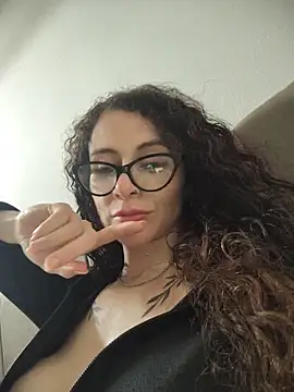 Nanucurlyxx online show from 05/31/26, 06:42