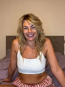 Snapshot of Scarlett_the_girlnextdoor chatting on 07/26/26, 05:59 Scarlett the girlnextdoor online show from 07/26/26, 05:59