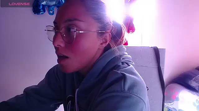 Snapshot of Velvet_Moon33 chatting on 02/25/26, 06:50 Velvet Moon33 online show from 02/25/26, 06:50