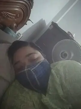 momo loves online show from 04/10/26, 09:58