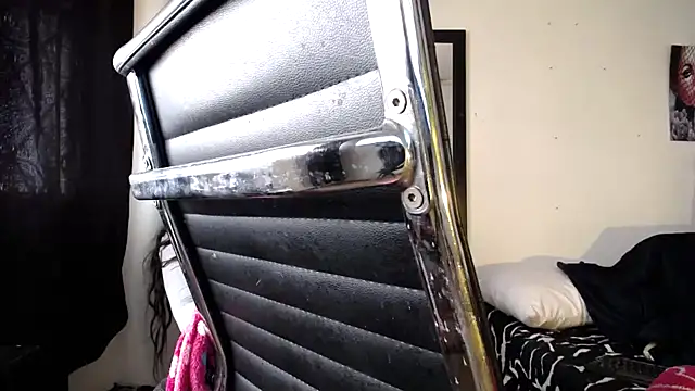 abril onnel online show from 02/04/25, 06:06