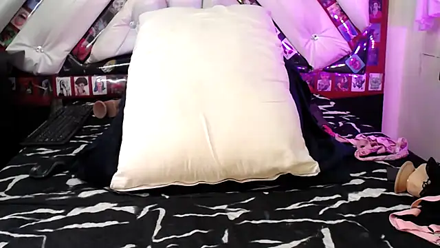 abril onnel online show from 03/13/25, 08:43