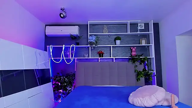 StephieRousee online show from 04/06/26, 05:30