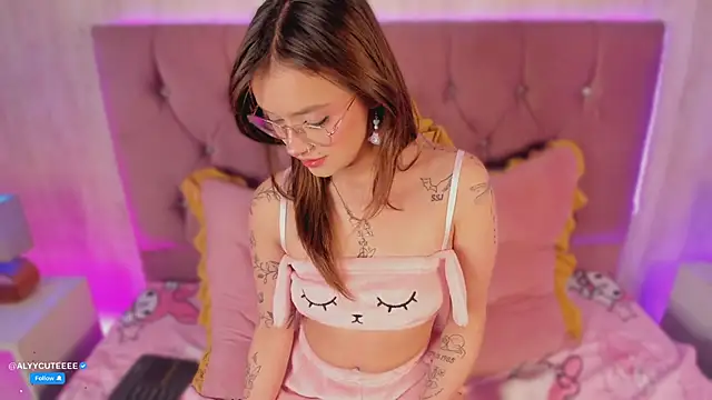 alyy cut3 online show from 03/20/26, 08:14