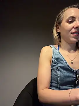 ElenaWhitmore online show from 03/10/26, 10:15