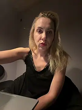 ElenaWhitmore online show from 06/02/26, 10:45