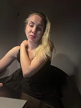Snapshot of ElenaWhitmore chatting on 06/12/26, 10:30 ElenaWhitmore online show from 06/12/26, 10:30