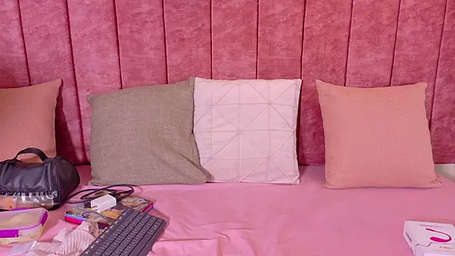 Snapshot of Mayleeth chatting on 02/22/26, 12:26 Mayleeth online show from 02/22/26, 12:26