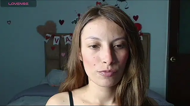 Snapshot of Sweet_moon_v_ chatting on 02/14/26, 12:18 Sweet moon v online show from 02/14/26, 12:18