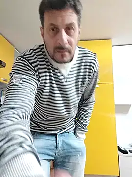 Snapshot of colosone chatting on 02/18/25, 08:25 colosone online show from 02/18/25, 08:25