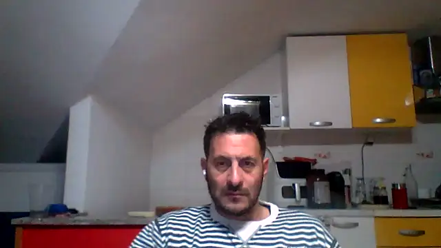 Snapshot of colosone chatting on 10/31/25, 04:30 colosone online show from 10/31/25, 04:30