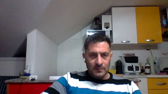 Snapshot of colosone chatting on 04/01/26, 08:17 colosone online show from 04/01/26, 08:17