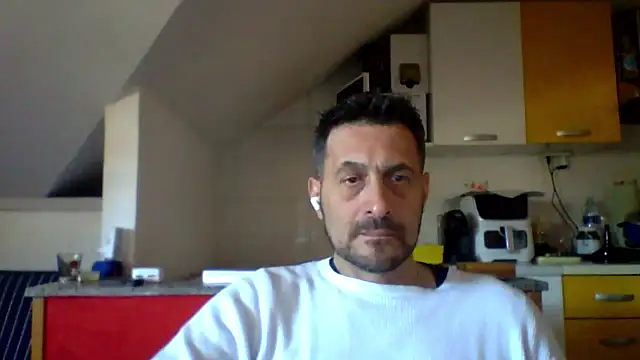 Snapshot of colosone chatting on 04/08/26, 10:59 colosone online show from 04/08/26, 10:59