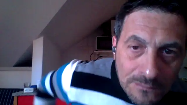 Snapshot of colosone chatting on 04/30/26, 01:39 colosone online show from 04/30/26, 01:39