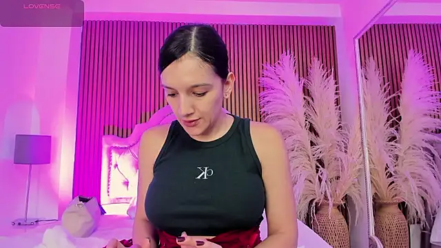 Violett hott  online show from 02/03/26, 12:32