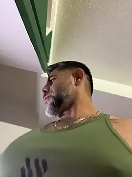 Snapshot of wolfbucker chatting on 01/10/26, 05:20 wolfbucker online show from 01/10/26, 05:20