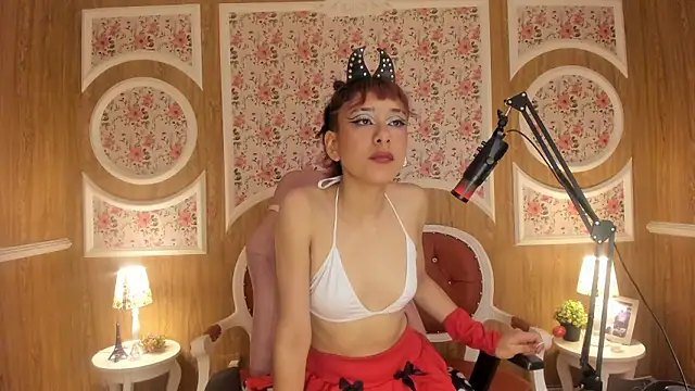 Snapshot of sweetkinkykloe chatting on 01/14/26, 08:03 sweetkinkykloe online show from 01/14/26, 08:03